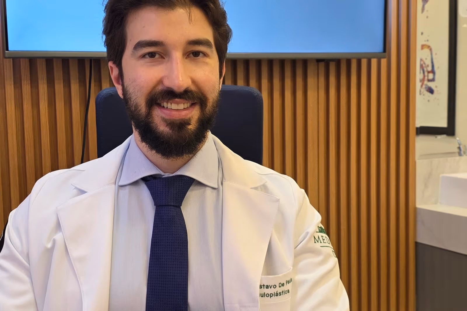 Dr. Gustavo de Paula, especialista em cirurgia de órbita e oculoplástica.