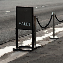 ESTACIONAMENTO COM VALET NO EDIFÍCIO AHEAD, onde fica a Ortolan Oftalmologia.