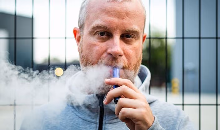 Uso de Cigarros Eletrônicos (Vapes) também é prejudicial e aumenta risco de Cataratas.