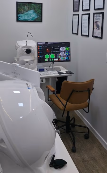 Exames avançados da Ortolan Oftalmologia — tomografia de mácula, córnea, retina e campimetria usados pela Dra. Letícia Yagi