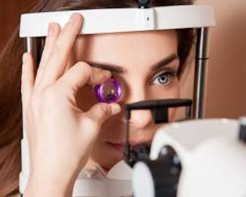 Avaliação do fundo de olho antes da cirurgia de catarata.