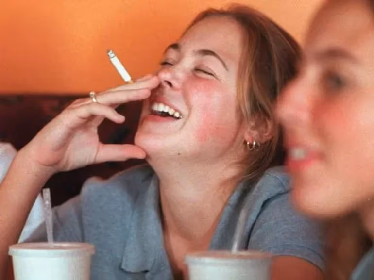 Tabagistas Jovens com 35 anos de idade já tem piora ao distinguir cores mostra importante estudo.