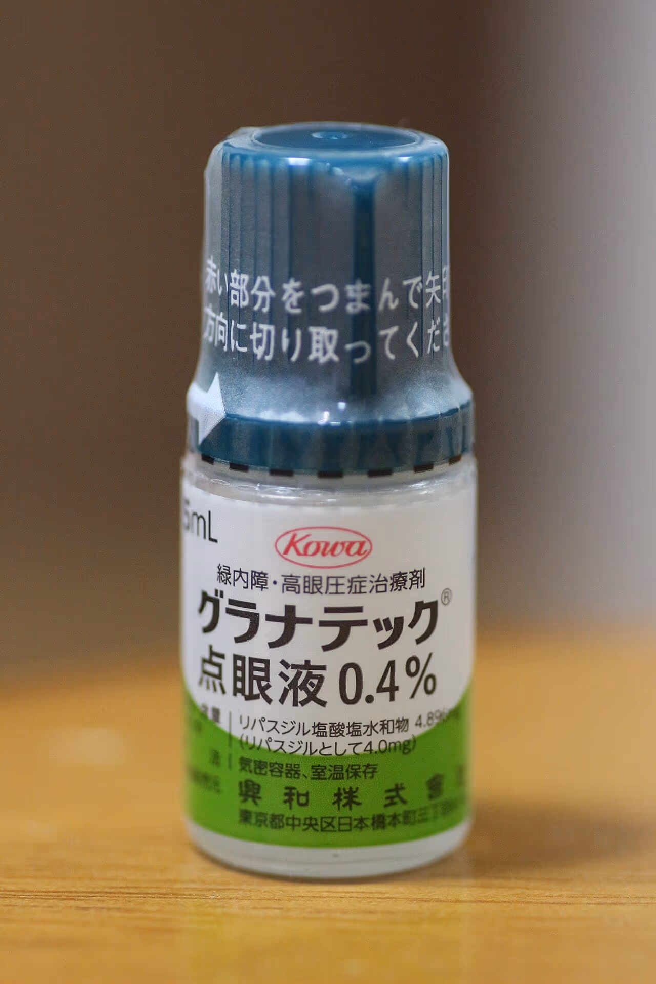 Colírio usado no tratamento clínico do glaucoma.